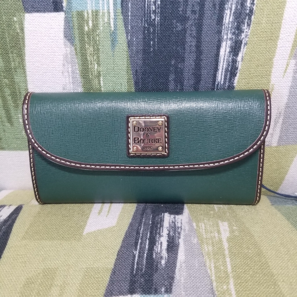 🎯DOONEY & BOURKE Saffiano Continental Clutch Wallet In Ivy With Dark Brown Trim